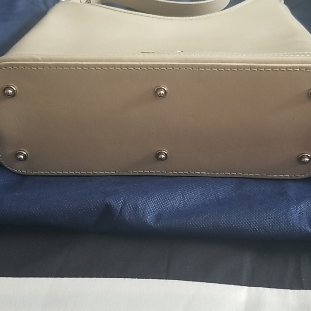 Dooney & Bourke - Picture 2 of 4